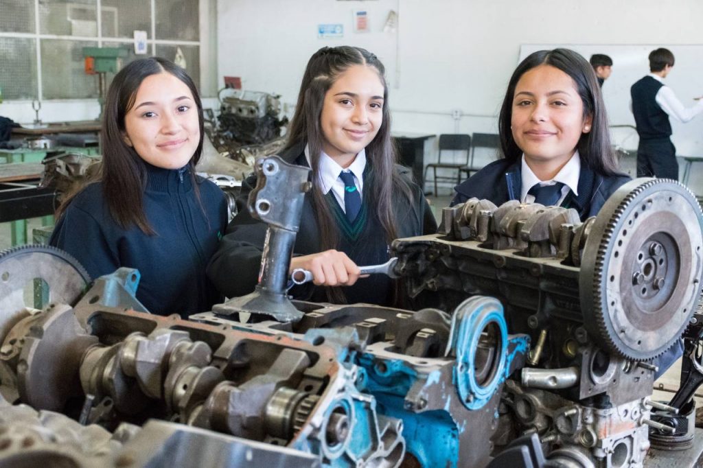 En Conalep, incrementa matrícula de mujeres en carreras afines a la mecánica y mantenimiento